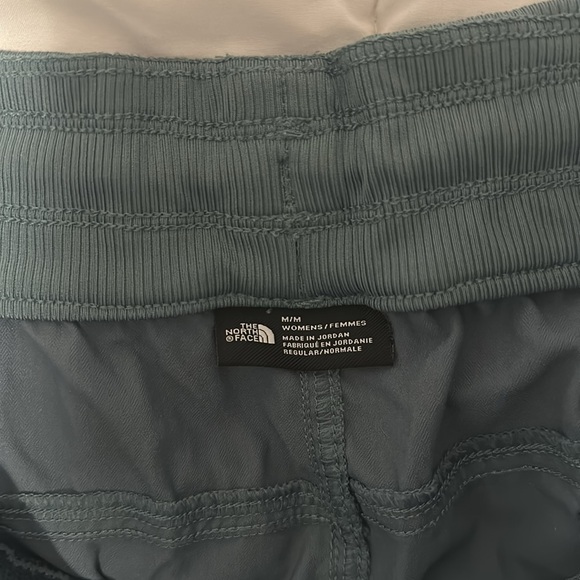 The north face Aphrodite motion shorts - Picture 2 of 5